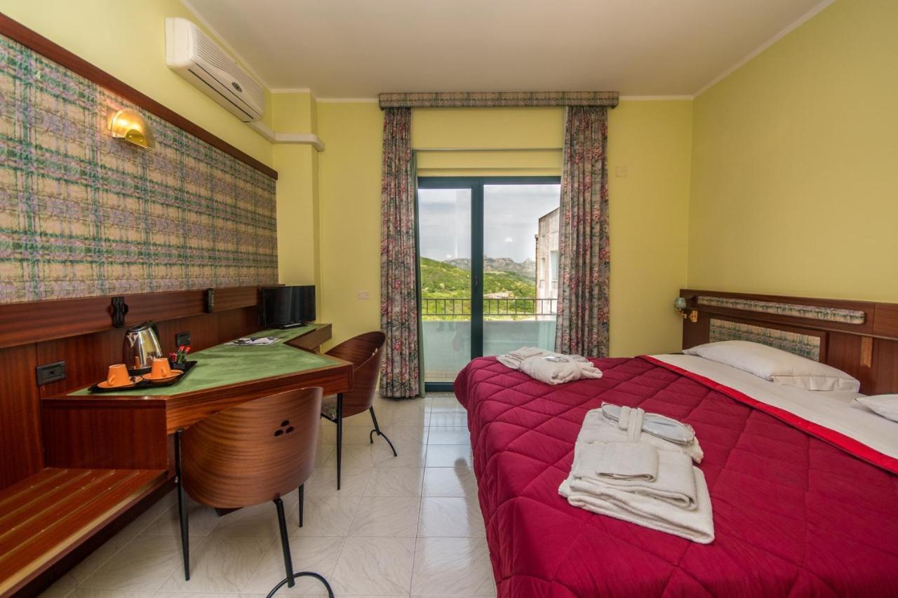 New Petit Hotel Tempio Pausania Extérieur photo