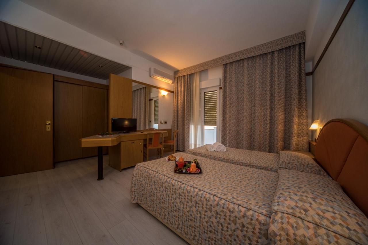 New Petit Hotel Tempio Pausania Extérieur photo