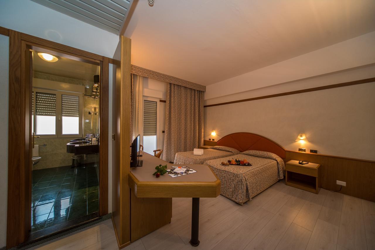 New Petit Hotel Tempio Pausania Extérieur photo