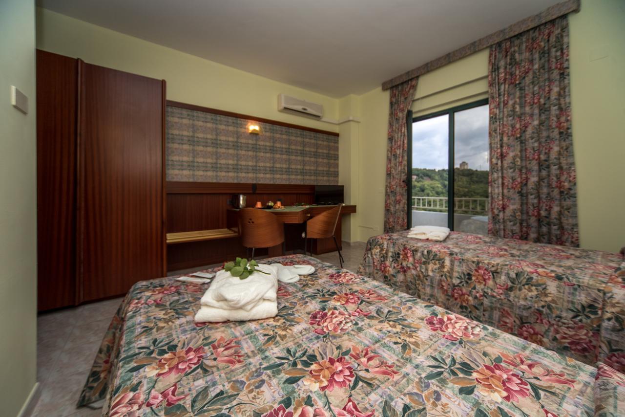 New Petit Hotel Tempio Pausania Extérieur photo