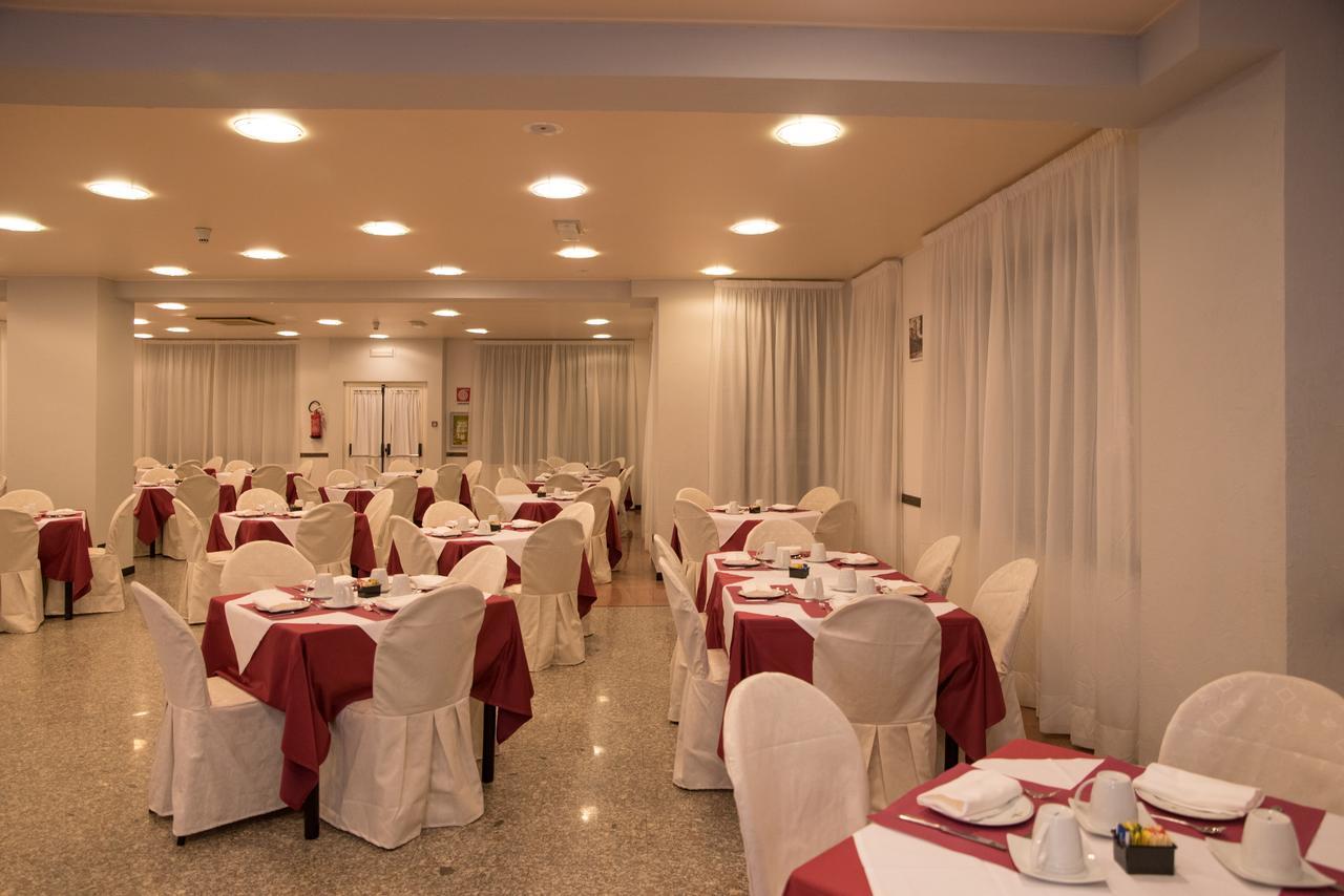 New Petit Hotel Tempio Pausania Extérieur photo