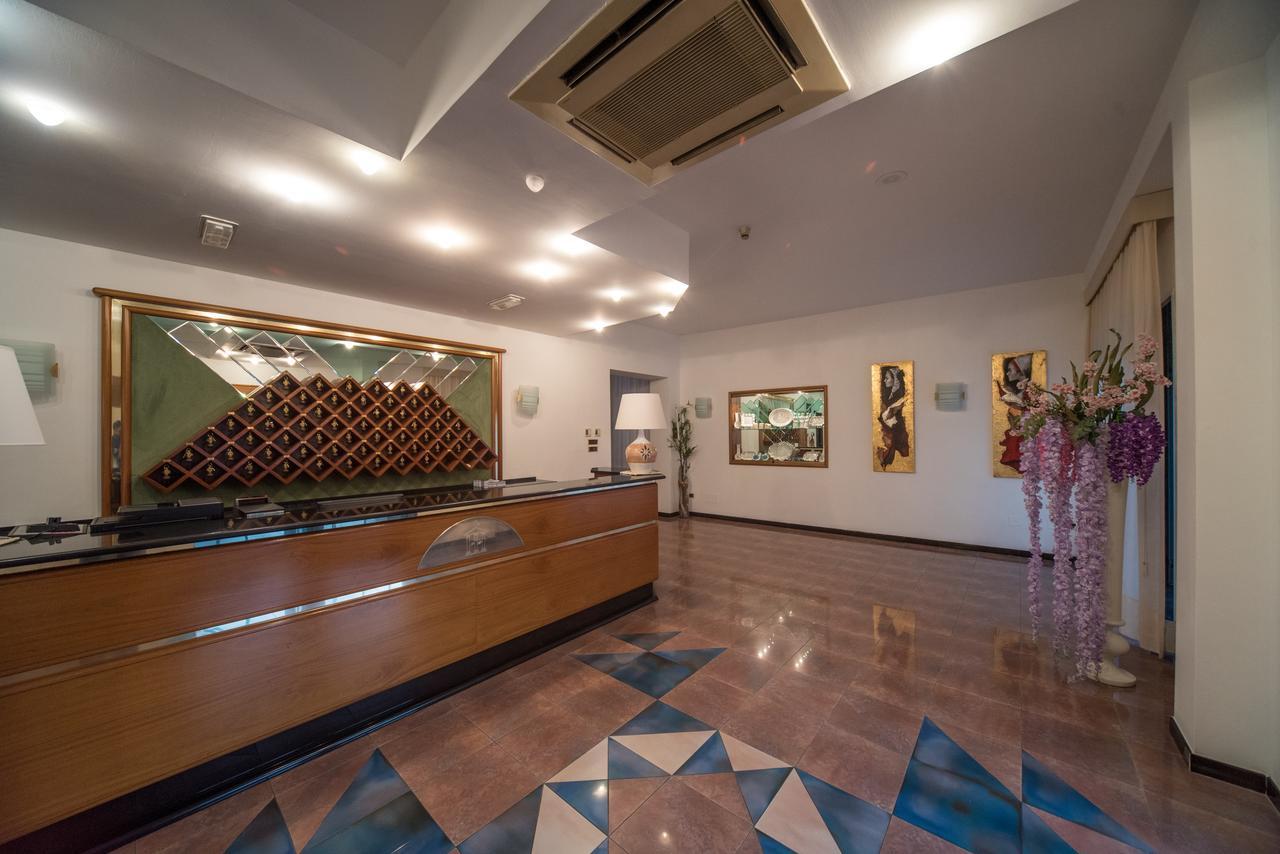 New Petit Hotel Tempio Pausania Extérieur photo