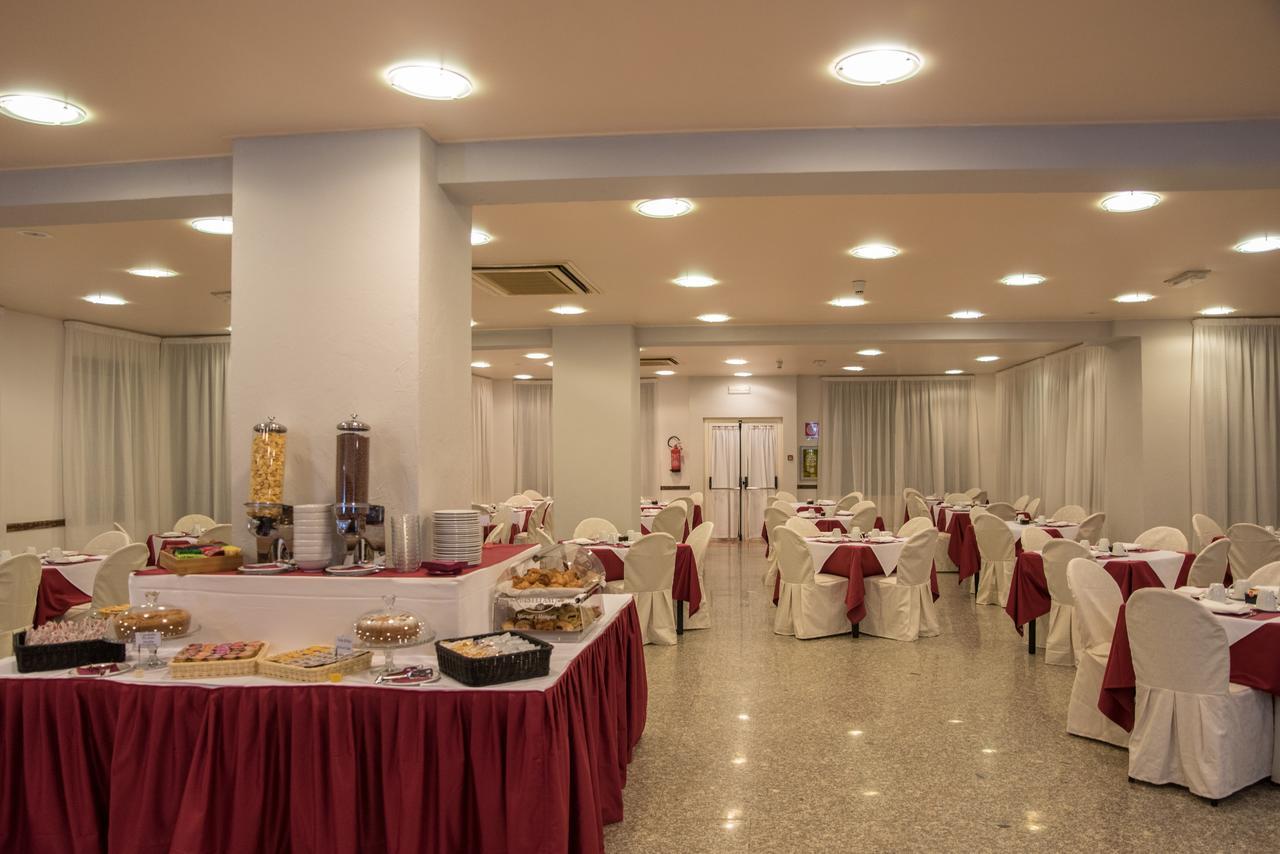 New Petit Hotel Tempio Pausania Extérieur photo