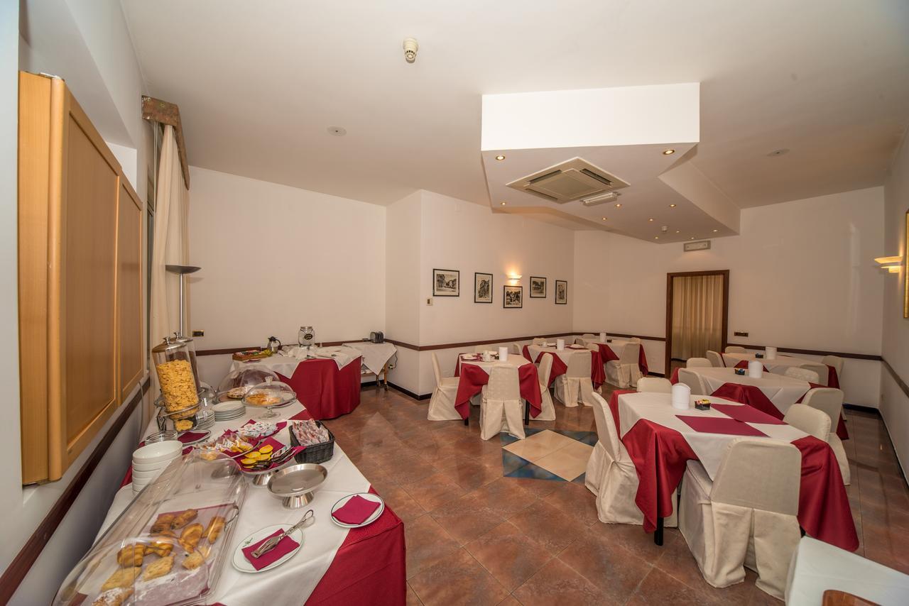 New Petit Hotel Tempio Pausania Extérieur photo