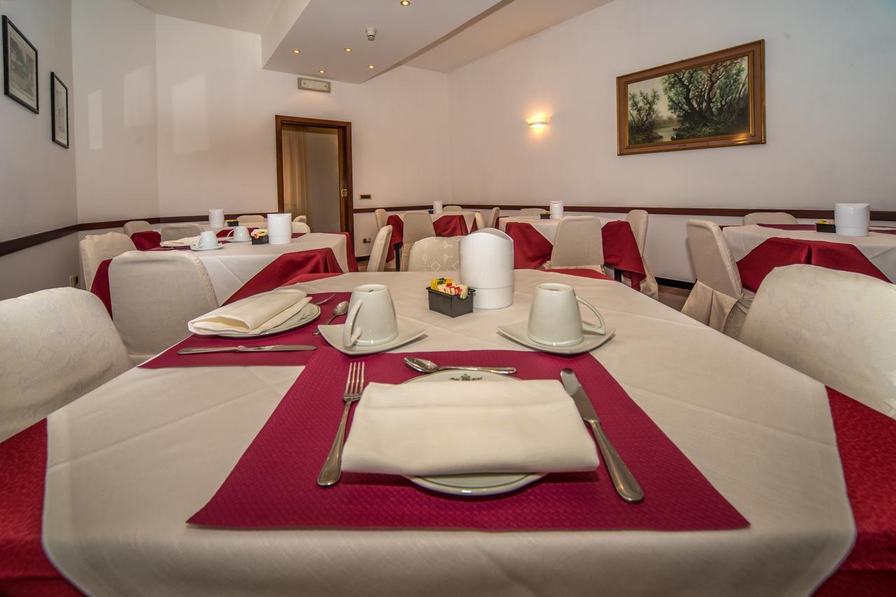 New Petit Hotel Tempio Pausania Extérieur photo