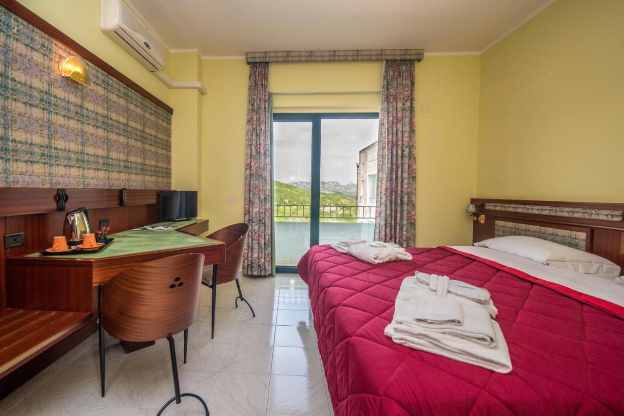 New Petit Hotel Tempio Pausania Extérieur photo
