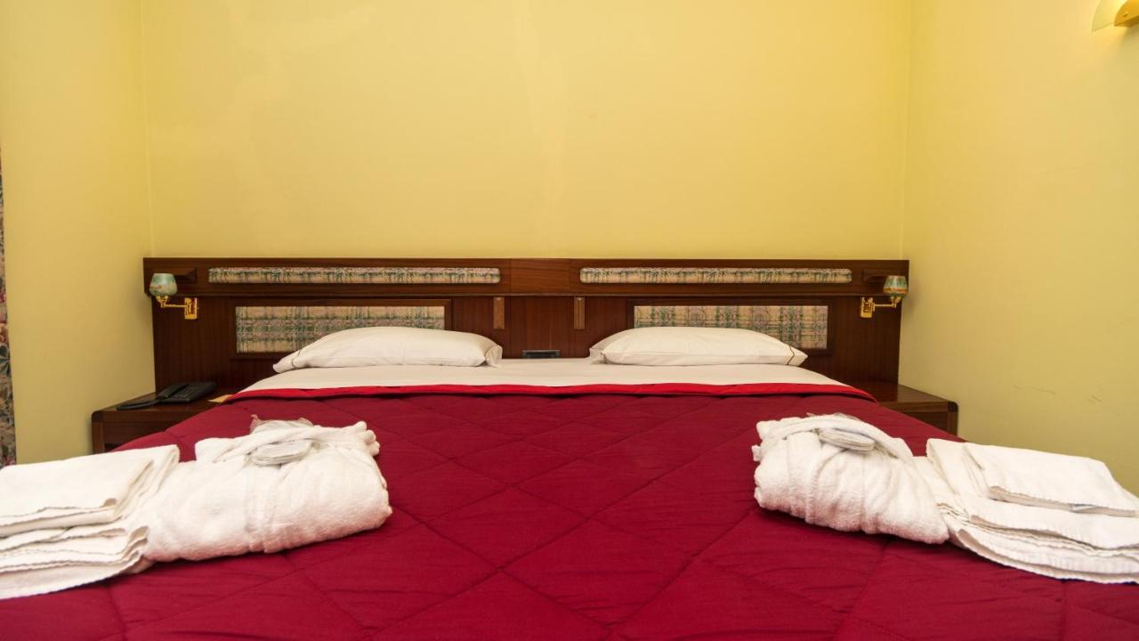 New Petit Hotel Tempio Pausania Extérieur photo